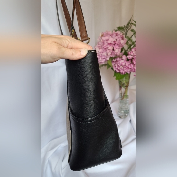 Calvin Klein Purse 👜 - Picture 6 of 16